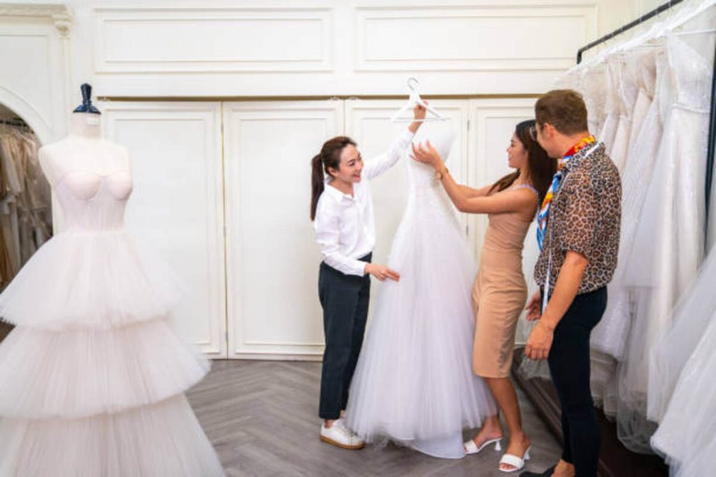 Choosing Outdoor Pre Wedding Photoshoot Dresses