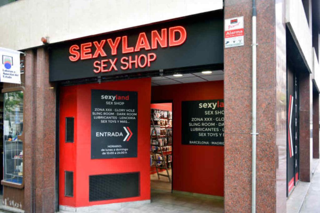 Queer Stories About Glory Hole Sex